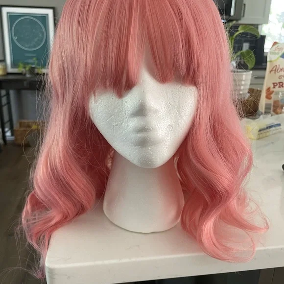 Pink wig with bangs - Picture 1 of 3